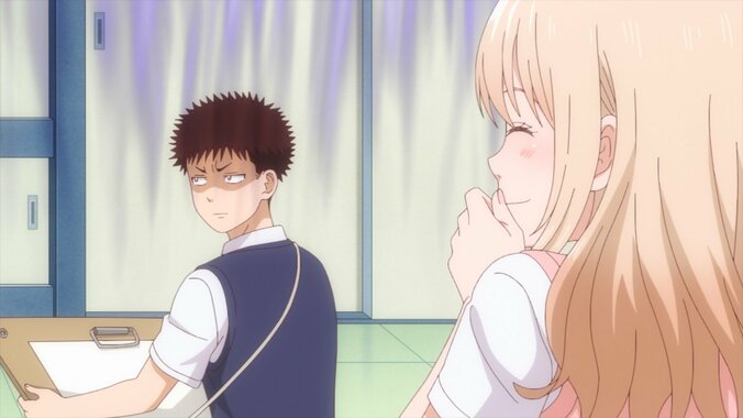 【写真・画像】メダカの気を引こうと意気込むモナの後ろで怪しげな視線を送る姿が…『黒岩メダカに私の可愛いが通じない』第2話あらすじ＆先行カット　2枚目