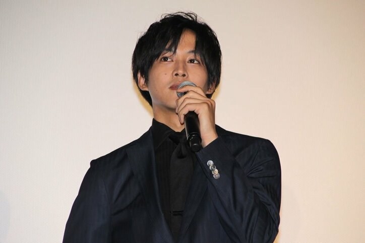 松坂桃李、長時間の濡れ場撮影で体力消耗を嘆く「本当に風邪ひくかと」