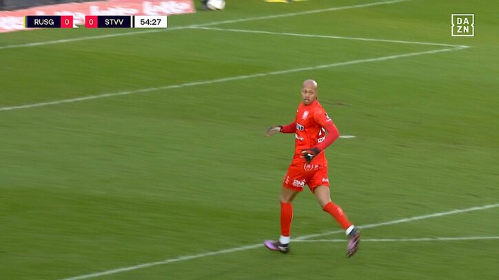 【写真・画像】規格外！小久保玲央ブライアン、“40mダッシュ＆クリア”に指揮官も拍手 「いい飛び出し」好判断をファン称賛　1枚目