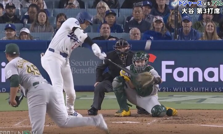 【写真・画像】え、入った…？ 大谷翔平、軽く振って“まさかの光景”「ありえない」「ウソだろw」 驚愕の“逆方向アーチ”→野手の上を爆速通過「着弾するとは…」　1枚目