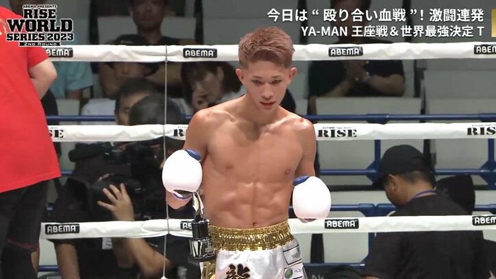 左ハイで「真っすぐ落ちた」担架投入の劇的決着…18歳の鮮烈KOデビューに「ドンピシャすぎる」