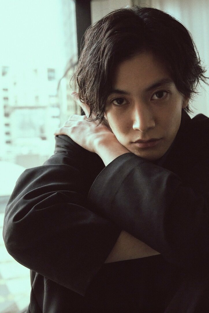 渡邊圭祐、戦国の世を攪乱する“超悪役”に大抜擢 不気味な殺陣シーンは「僕元来の動き（笑）」 映画『ブレイブ -群青戦記-』インタビュー