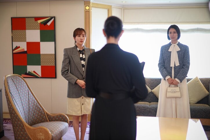 不気味で冷徹な家庭教師・小雪、教え子の親の自殺にも無表情…異彩放つキャラ