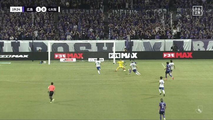 【映像】天才的ビタ止めトラップ→股抜きシュート