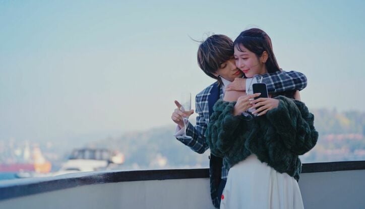 “Gカップ色白美女”、胸元がこぼれそうなドレス姿にチャラ男がメロメロ