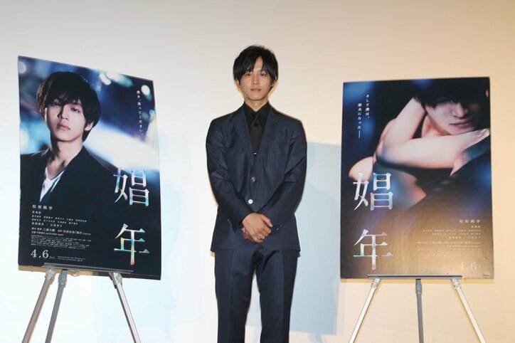 松坂桃李、長時間の濡れ場撮影で体力消耗を嘆く「本当に風邪ひくかと」