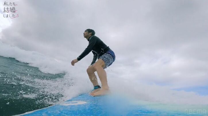 白間美瑠、スタイルの良さが際立つボディスーツで夫・永田崇人と仲良くストレッチ