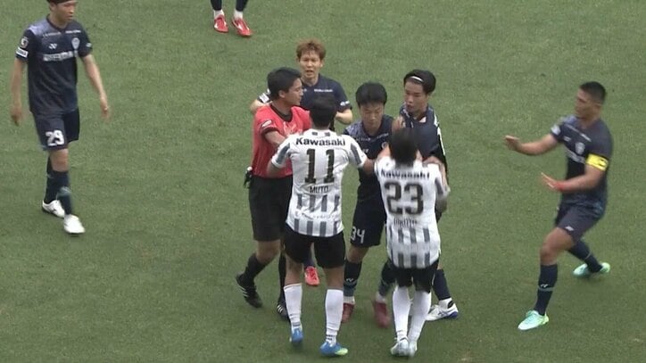 【映像】武藤が福岡DFをどついて一触即発