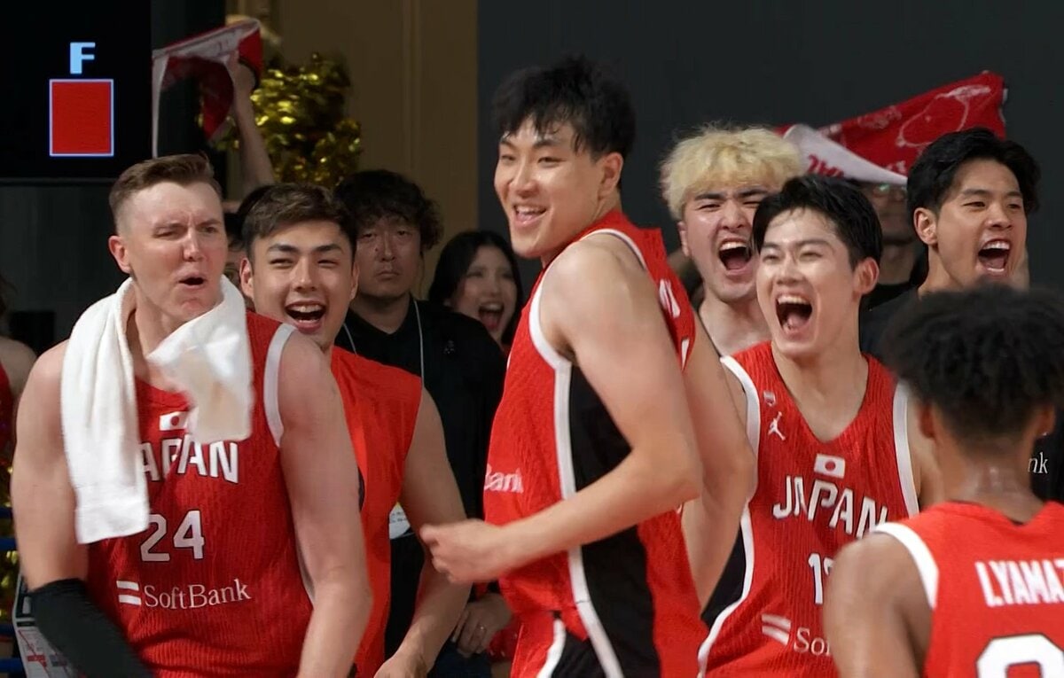 赤木剛憲かよ！ 208cm・105kg新星の“連続ハエ叩き”にアリーナ大熱狂