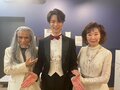 “1日1食で体重45kg”片岡鶴太郎、三田佳子らとの“親子3ショット”を公開