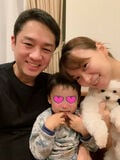 保田圭、結婚8周年を迎え家族写真を公開「ほっこり」「お幸せに」の声