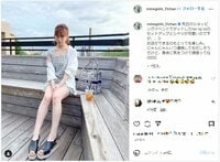 峯岸みなみのミニ丈のワンピースからスラリと伸びた美脚に「脚、綺麗です」「みぃちゃん若返ってる」と絶賛の声