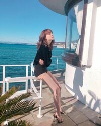 「足なっがい！！」「大人の女性の色気」トリンドル玲奈、美脚際立つオフショットにファン絶賛