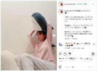 トリンドル玲奈、ルームウェアでサメのぬいぐるみと寛ぐ姿を披露し「最高に可愛いで～す」の声