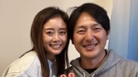 元メジャーリーガー・岩隈久志さん(43)の妻・まどかさん(42) 結婚22周年を迎え夫婦ショット公開