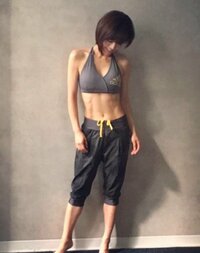 釈由美子、バキバキに引き締まった腹筋に絶賛の声「素晴らしい体型」「綺麗」