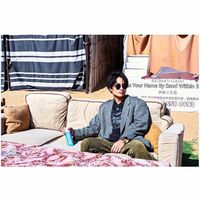 「貴族すぎる」「世界一」白濱亜嵐、“砂漠でのジャケット姿”を公開しファン歓喜