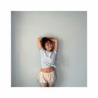 「やっぱり憧れです」「全てが可愛い！！！！！！」今泉佑唯の魅力的な“腹チラ”ショットにファン歓喜