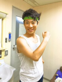 横山だいすけ、“サンシャインお兄さん”!?なタックトップ姿に反響