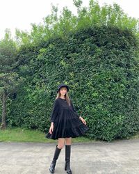 「細い細い細い細い細い」「オシャンティ！」生見愛瑠の大人可愛いブラックコーデにファン称賛