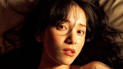 都丸紗也華、10周年記念写真集から厳選アザーカット5ページ 『FLASH』掲載