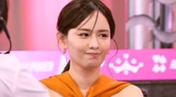 「なんで笑うの！」クール系ポーカー美女がセルフ変顔→まさかの“逆ギレ風ツッコミ”…愛されリアクションに一同爆笑