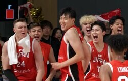 赤木剛憲かよ！ 208cm・105kg新星の“連続ハエ叩き”にアリーナ大熱狂「日本人センターでは異例」「選手も全員ブチ上がった」狩野富成が衝撃の日本代表デビュー