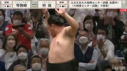 大量の塩まきに思わず見せた“バンザイ”　ジャンプして土俵に戻る照強の一番に館内騒然「見せ場だらけ」