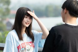 男子全員からモテモテの高2女子、髪を下ろした部屋着姿＆上目遣いにメロメロ『今日好き』パタヤ編第2話