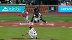 菅野智之、大ピンチに“まさかの光景”「冷静すぎる」「スゲえ」 打者を翻弄… ピッチャー返し→“神フィールディング”で好捕「確実に打たせて取る」