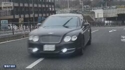 高級車で車7台に衝突　車乗り捨て逃走か　瞬間映像