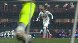 嘘だろ？伊東純也、仏5部のGK相手に痛恨のPK失敗「やっぱ好きじゃないんだろうな」「PK苦手説」完璧に止められ周囲が唖然とした瞬間