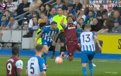 「撃たれたのか？」 観衆大ブーイング！バチバチの競り合い直後に突然の卒倒　三笘の同僚・ミルナーの肘が顔面に当たった？ 大袈裟すぎて演技バレバレの決定的証拠