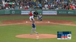 吉田正尚、センターへ120メートル級の大飛球！　鋭い当たりに球場沸くも本拠地の深いセンターに阻まれる