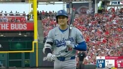 球場騒然！ 何かおかしい… どうした、大谷翔平…！？ 三振後に見せた一瞬の“表情”にファン騒然「ちょっと休ませてあげて」「どういう感情？」