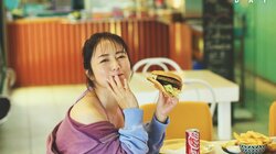 “グラビアレジェンド”磯山さやか、デビュー25周年写真集から“艶やか＆垂涎”の先行カット 『FRIDAY』表紙＆巻頭10P