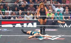 「泣いちゃう」美女レスラーが“半泣き”→大の字 衝撃の“ブチギレ”ヒールターンに「そこまで怒ること？」実況もドン引き