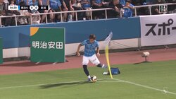 「何しとんねん」CKで起きた珍事にセットプレーの名手も呆然「おもろすぎる」ありえないミスにポカン顔の瞬間