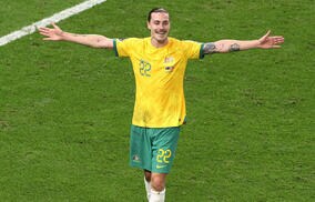 日本ともしのぎを削ったオーストラリア代表MF、16年ぶりの決勝T進出に感極まる「プレッシャーは計り知れないものだっただろう」