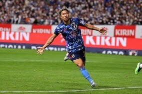 「抜け出し完璧すぎ」「鳥肌モノ」浅野拓磨が起用に応える先制弾！ 冷静なループシュートに反響続々！