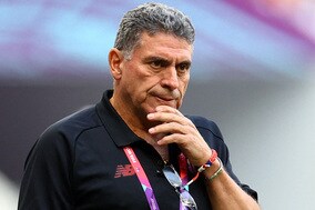 【W杯】日本を撃破した決勝弾の瞬間…コスタリカ監督の“シュールな反応”に海外注目「歓喜のすべて」