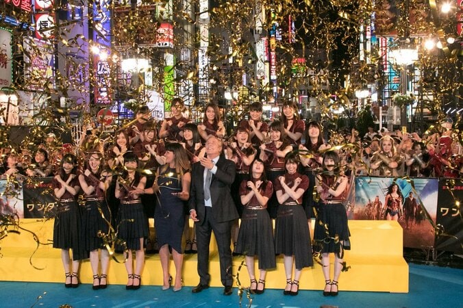 乃木坂46・西野七瀬、歌舞伎町で突然のアカペラ＆ダンスに「恥ずかしい」と照れ笑い 29枚目