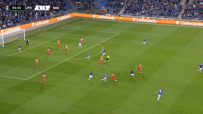 まるで中田英寿…佐野海舟、“衝撃スラローム突破”で３人抜き！シャツを引っ張られても止まらない迫力ドリブルの一部始終 3枚目