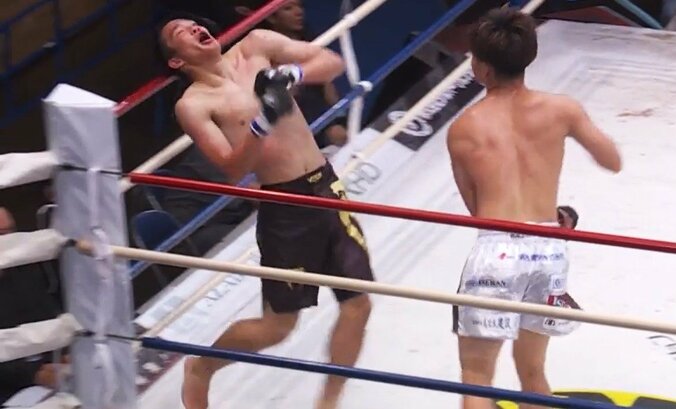 バックブロー終わりで衝撃KO