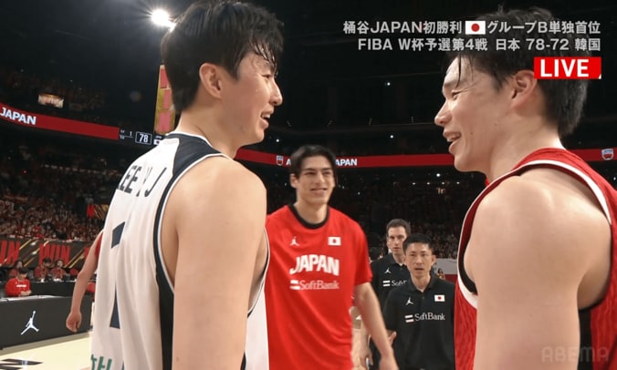 試合後は笑顔で健闘を称え合った２人