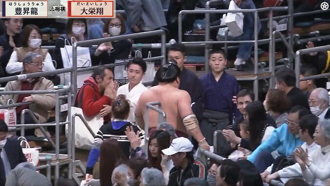 大栄翔に接近するファンの間に割って入る呼出