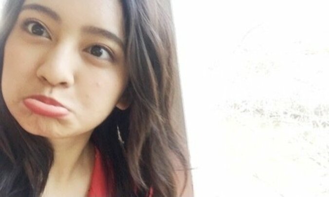 岡田結実、多彩すぎる自撮りに反響　変顔、大人っぽショットに「全部可愛い」の声 2枚目