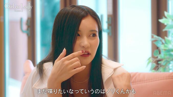 【写真・画像】24歳美人モデル、デコルテ全開のセクシースタイルで意中のイケメンと部屋で2人きり「1個お願いしてもいいですか…」　4枚目