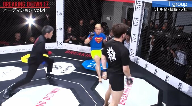 右ハイキックで衝撃KO