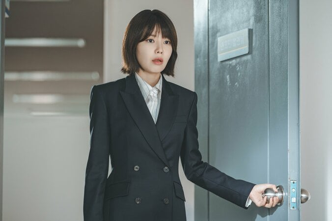 【写真・画像】アイドルオタクの弁護士が、推しへの愛と疑いの狭間で揺れ動く“ミステリーラブロマンス”ドラマ『アイドルアイ』ABEMAにて12月22日より無料配信が決定　3枚目